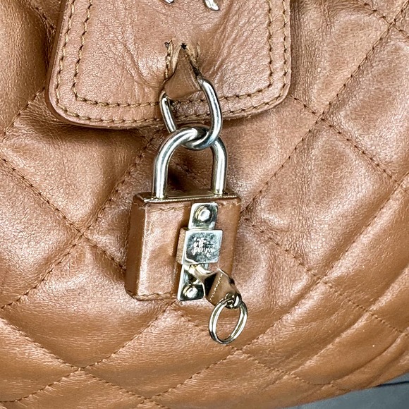 Burberry Quilted Light Brown Leather Brooke Hobo Shoulder Bag with Lock and key - Picture 5 of 16